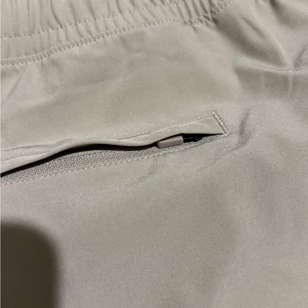 All in Motion Men's Pull On Elastic Waist Hybrid Shorts 6" Inseam Tan Size XL - Picture 9 of 10